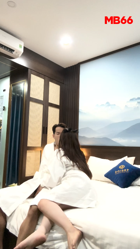 Lộ clip em nhân viên sale mb66 ngoại tình cùng người yêu cũ